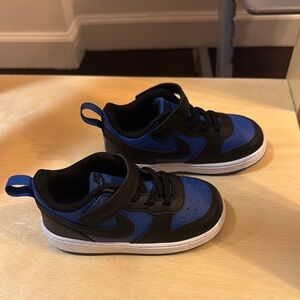 Nike Toddler Black and Blue Sneakers